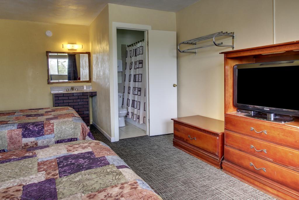 Star Motel Macomb Room photo
