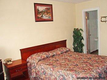 Star Motel Macomb Room photo