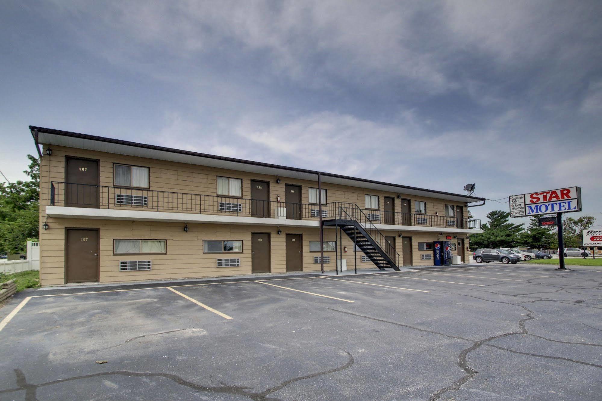 Star Motel Macomb Exterior photo